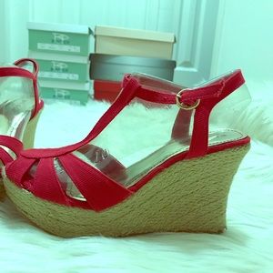 NWT. BUMPER.  Beautiful red Wedge heels